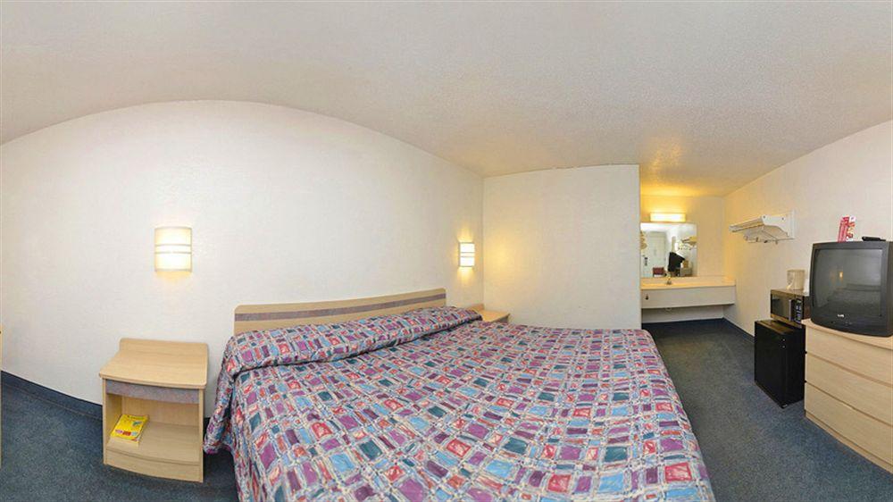 Mentor Home Inn And Suites Zimmer foto