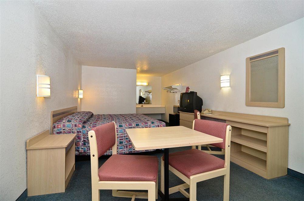 Mentor Home Inn And Suites Zimmer foto