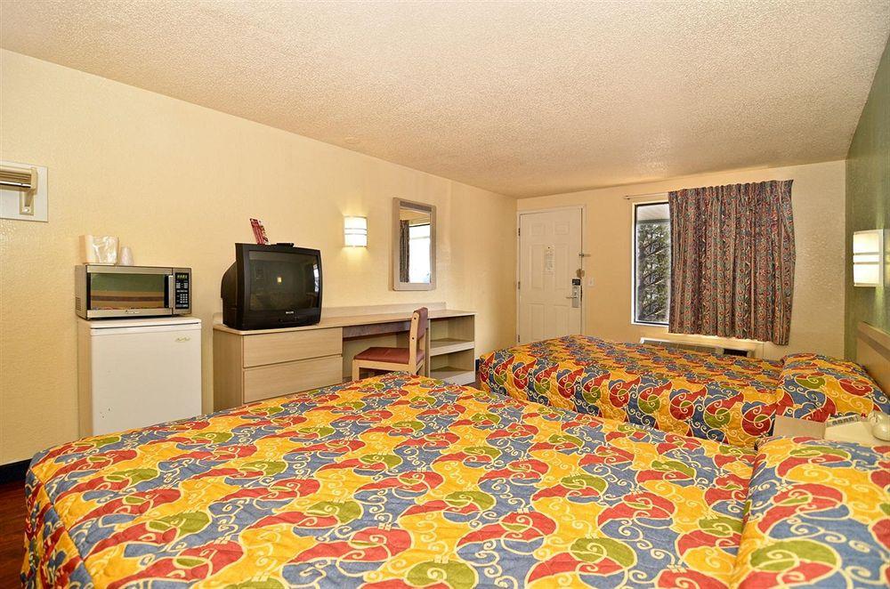 Mentor Home Inn And Suites Zimmer foto